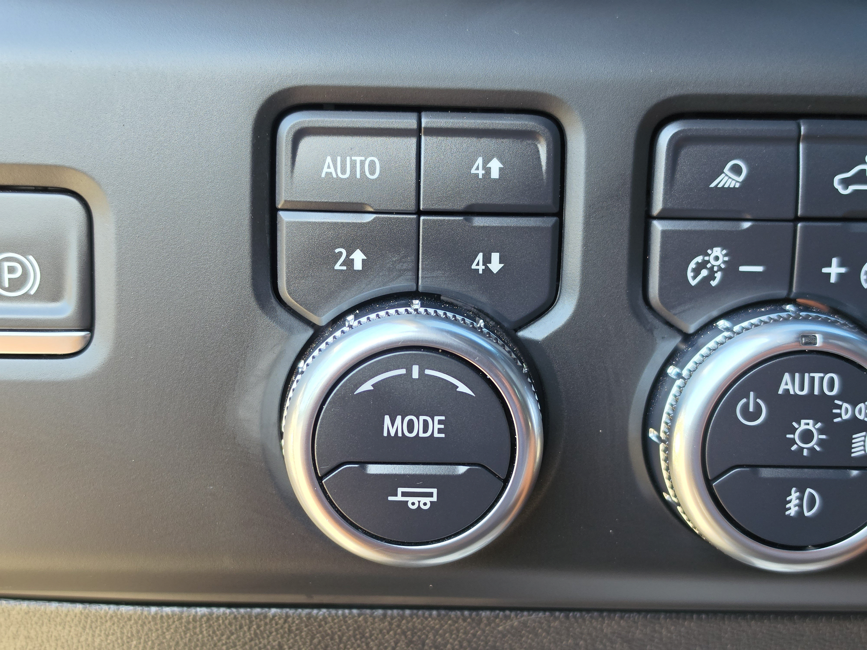 Used 2024 GMC Sierra 2500 AT4 w/ AT4 Premium Plus Package AWD/4WD image 34