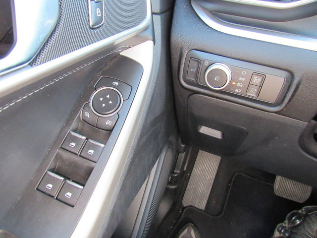 Used 2022 Ford Explorer XLT w/ Equipment Group 202A AWD/4WD image 32