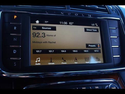 Used 2019 Lincoln Continental Select image 29