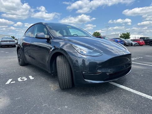 Used 2025 Tesla Model Y Long Range AWD/4WD image 14