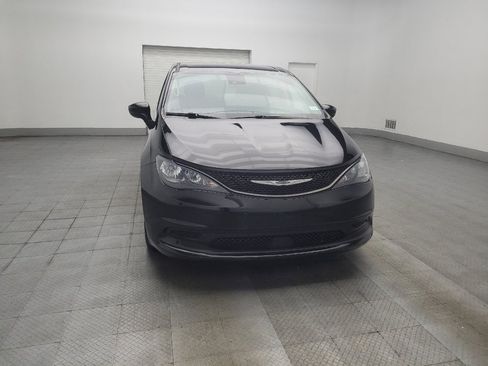 Used 2023 Chrysler Voyager LX FWD image 14