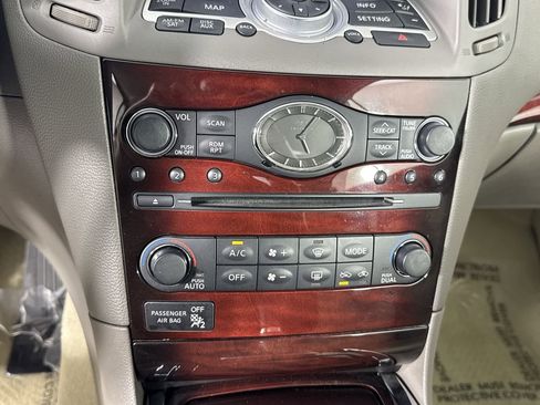 Used 2015 INFINITI Q60 Convertible w/ Premium Package RWD image 6