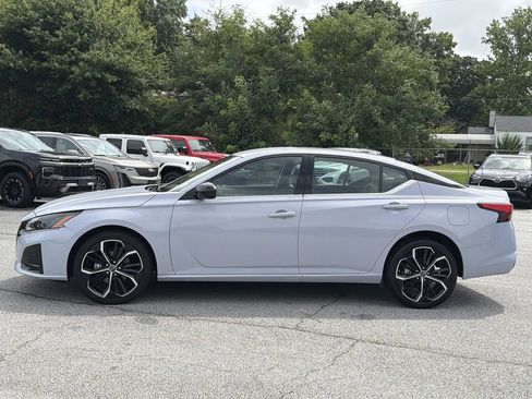 Used 2024 Nissan Altima 2.5 SR AWD/4WD image 19
