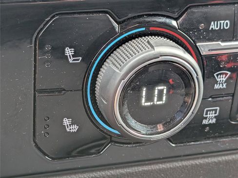 Used 2023 Chevrolet Silverado 1500 LT image 24