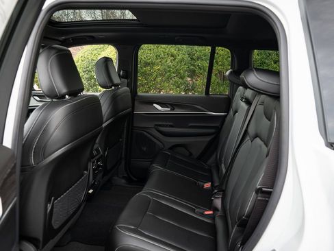 New 2025 Jeep Grand Cherokee Limited w/ Black Appearance Package image 18