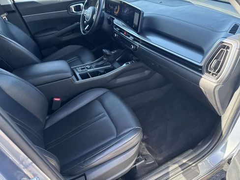 Used 2024 Kia Sorento S image 11