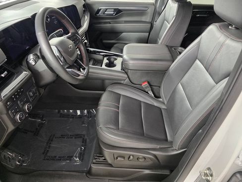 Used 2025 Chevrolet Suburban RST w/ RST Capability Package AWD/4WD image 9