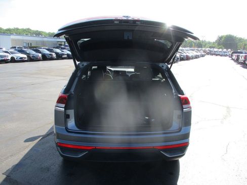 Used 2024 Volkswagen Atlas Cross Sport SE AWD/4WD image 7