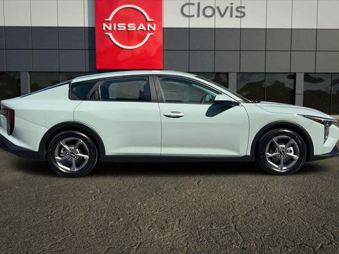 Used 2025 Kia K4 LXS image 9