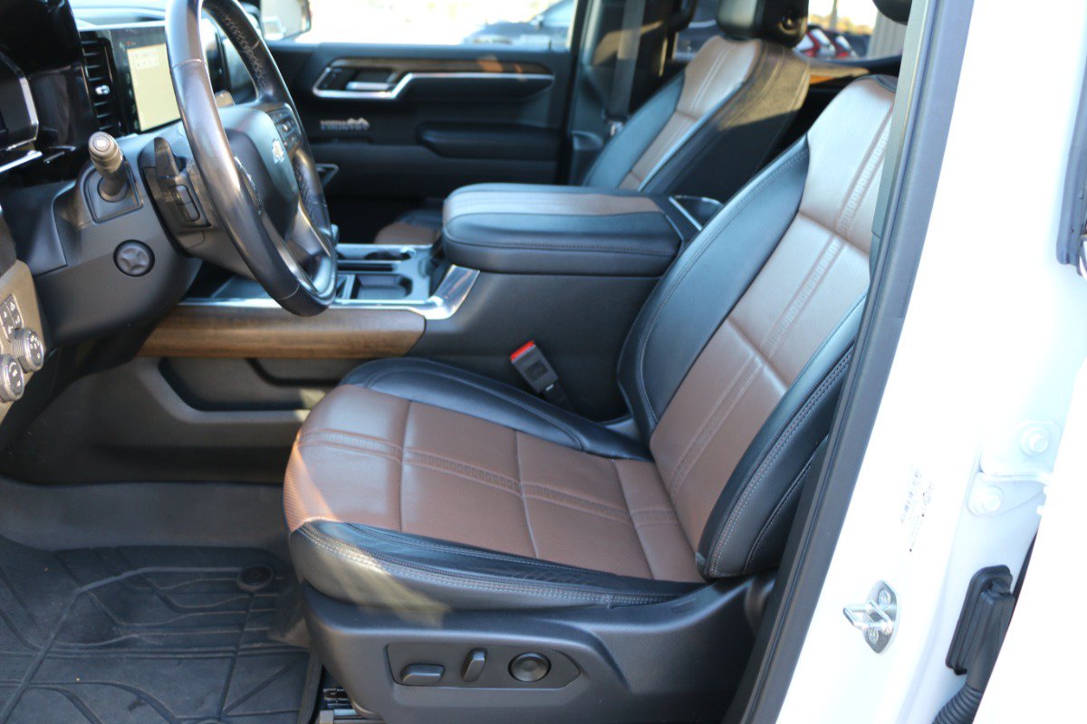 Used 2023 Chevrolet Silverado 1500 High Country w/ High Country Premium Package AWD/4WD image 28