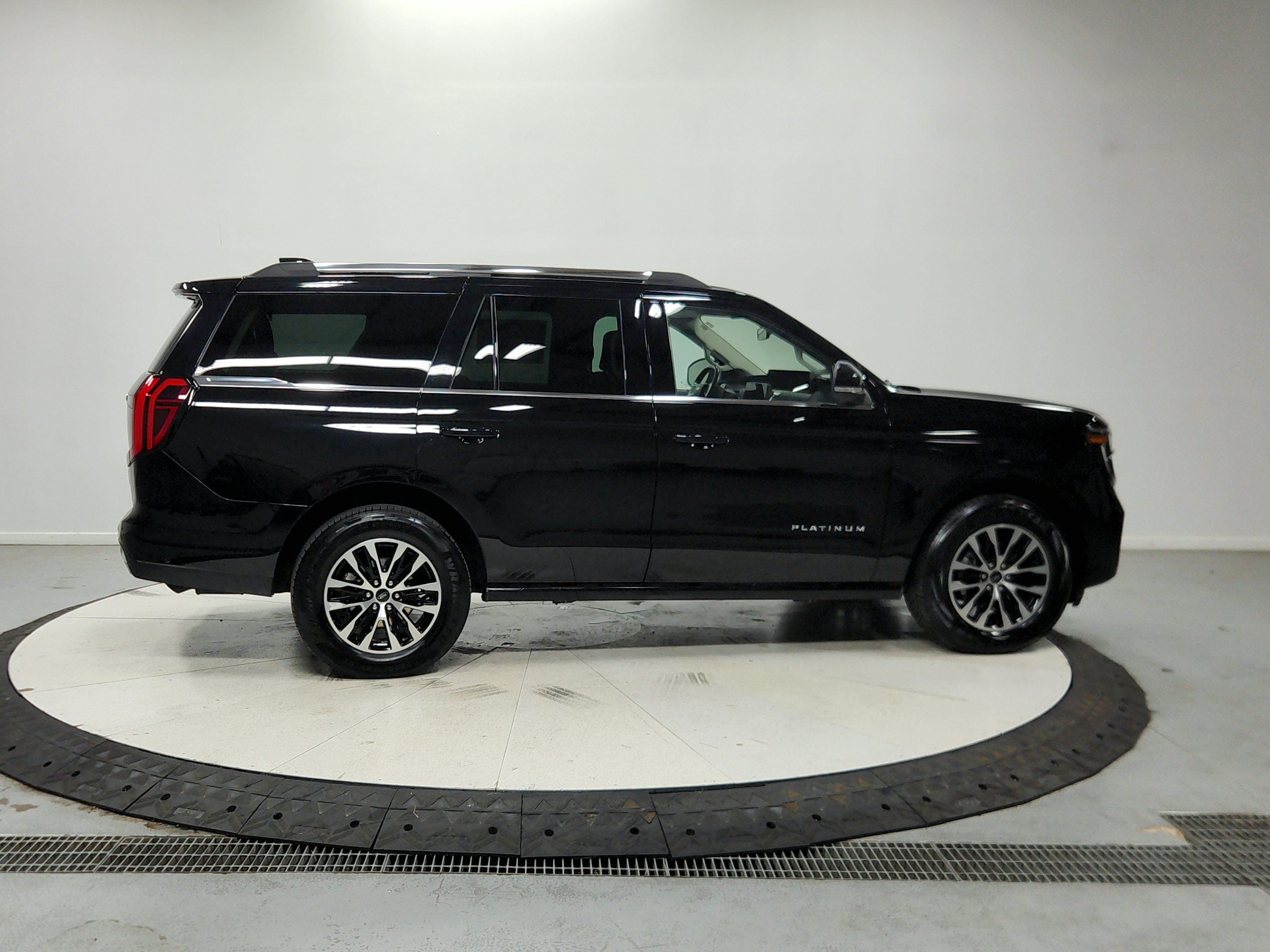 Used 2025 Ford Expedition Platinum AWD/4WD image 9