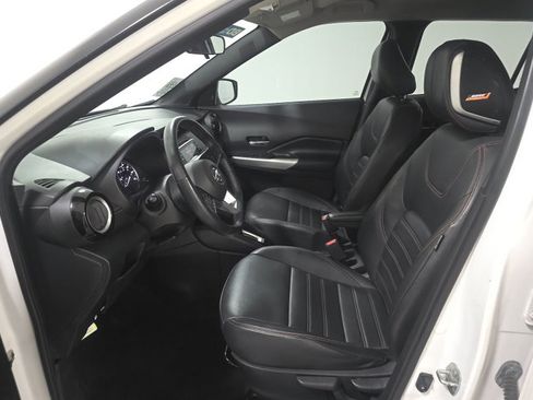 Used 2020 Nissan Kicks SR w/ SR Premium Package FWD image 6