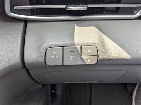 Used 2021 Hyundai Elantra SE FWD image 25