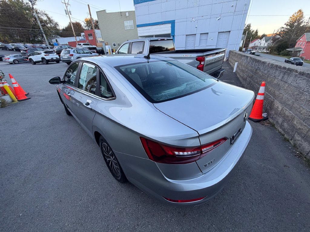 Used 2020 Volkswagen Jetta SE w/ SE Cold Weather Package FWD image 4