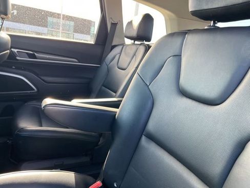 Certified 2021 Kia Telluride S image 32