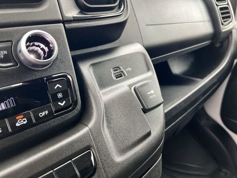 Used 2025 RAM ProMaster 2500 w/ Convenience Group FWD image 32