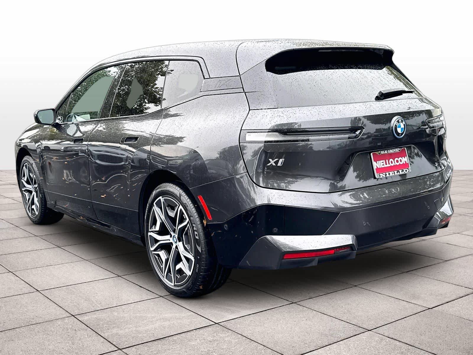 Used 2024 BMW iX xDrive50 w/ Sport Package AWD/4WD image 6