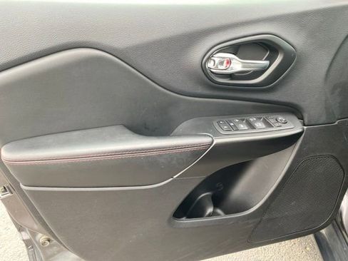 Used 2022 Jeep Cherokee Trailhawk w/ Comfort/Convenience Group image 16