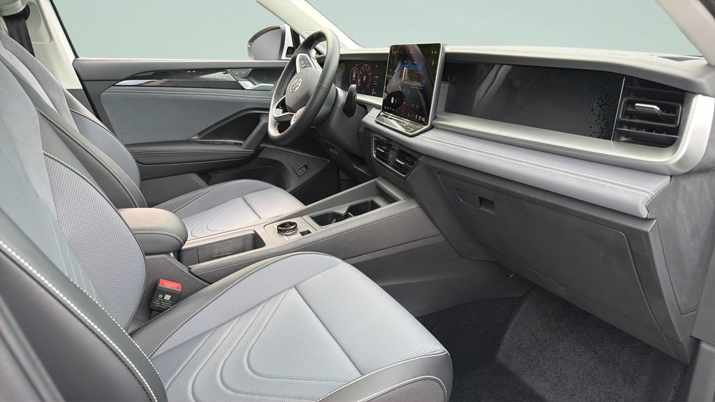 New 2026 Volkswagen Tiguan SE FWD image 29