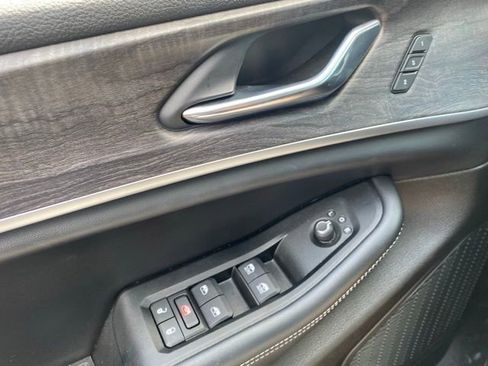 Used 2025 Jeep Grand Cherokee Limited w/ Luxury Tech Group II RWD image 19