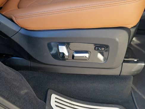 Used 2023 BMW X7 xDrive40i w/ Premium Package image 33