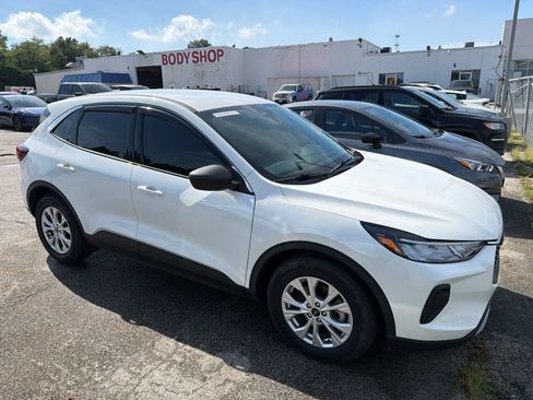 Used 2023 Ford Escape Active FWD image 2