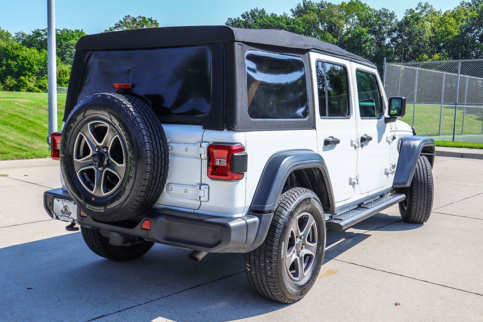 Used 2018 Jeep Wrangler Unlimited Sport S AWD/4WD image 15