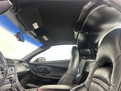 Used 2004 Chevrolet Corvette Coupe w/ Preferred Equipment Group RWD image 19
