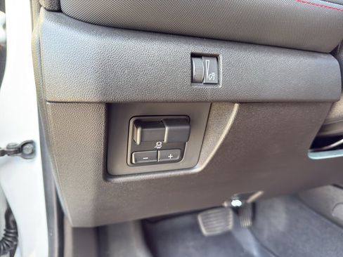 Used 2024 Chevrolet Colorado Z71 w/ Z71 Convenience Package 2 image 15