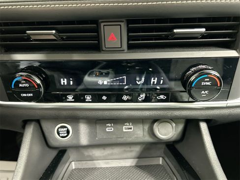 Used 2023 Nissan Rogue SV image 20