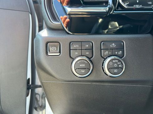 Used 2024 GMC Sierra 1500 Elevation image 8