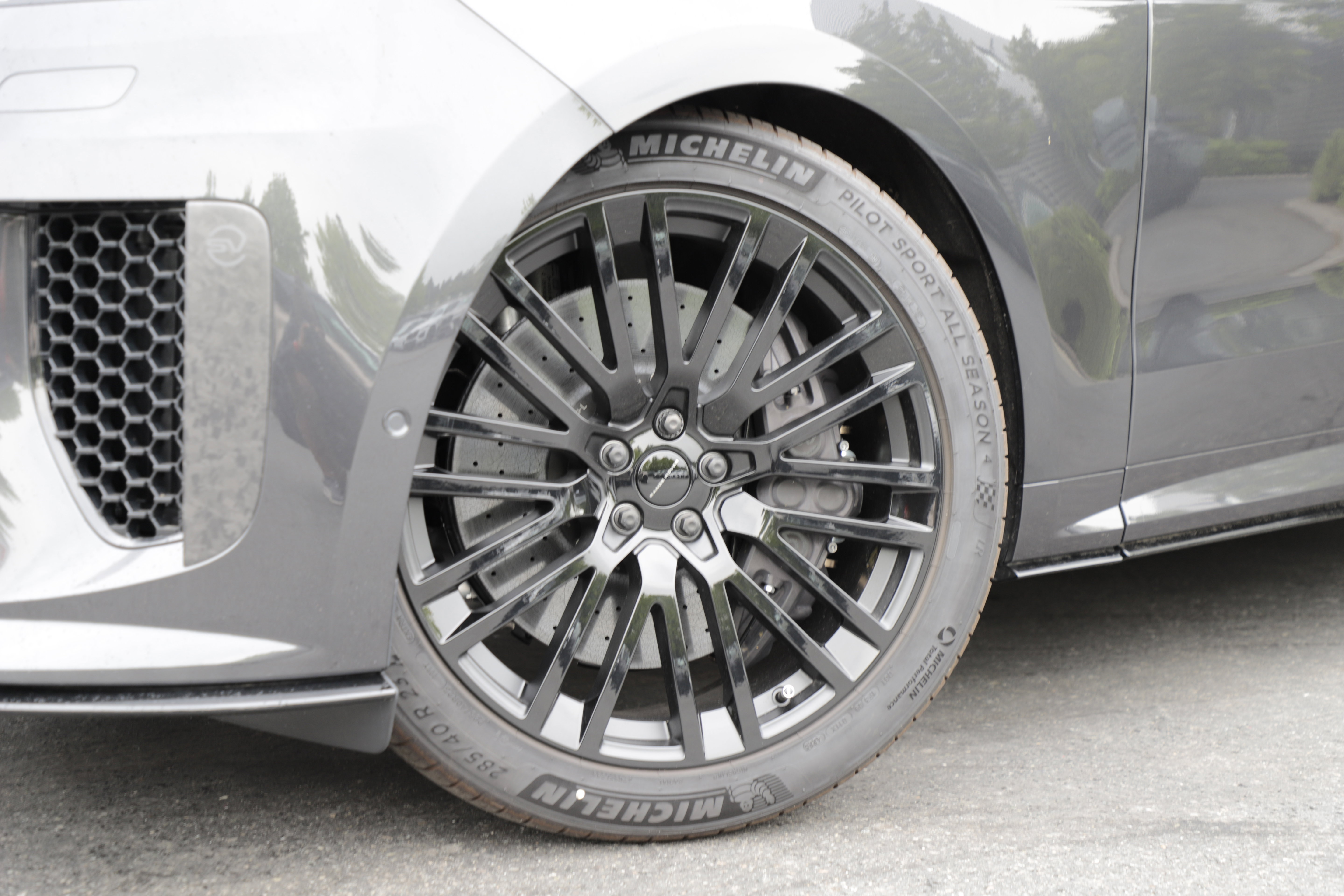 New 2026 Land Rover Range Rover Sport SV AWD/4WD image 2