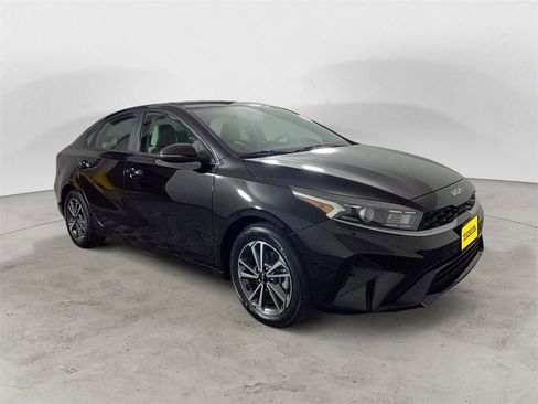 Used 2023 Kia Forte LXS w/ LXS Technology Package image 7