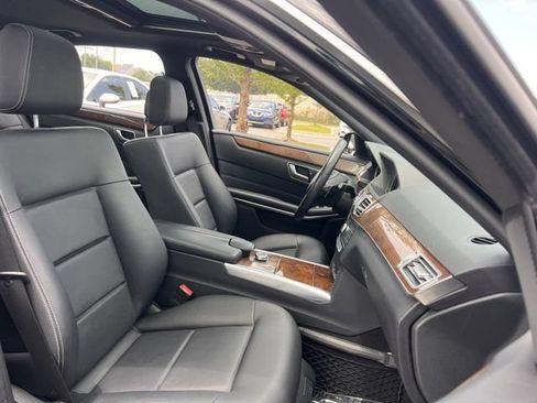 Used 2016 Mercedes-Benz E 350 Sedan w/ Keyless Go Package image 30
