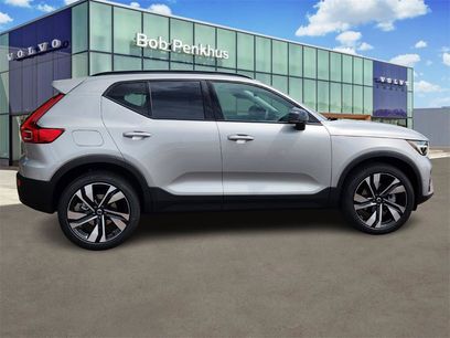 New 2025 Volvo XC40 B5 Ultra w/ Climate Package