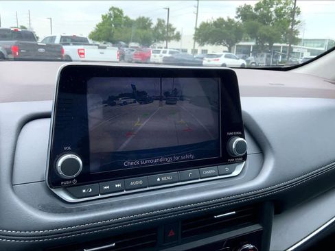 Used 2023 Nissan Rogue S FWD image 27