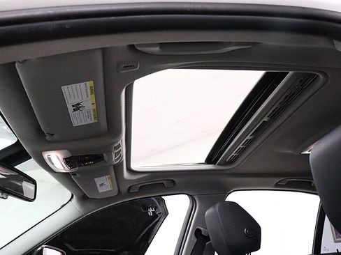 Used 2017 BMW 320i Sedan RWD image 25