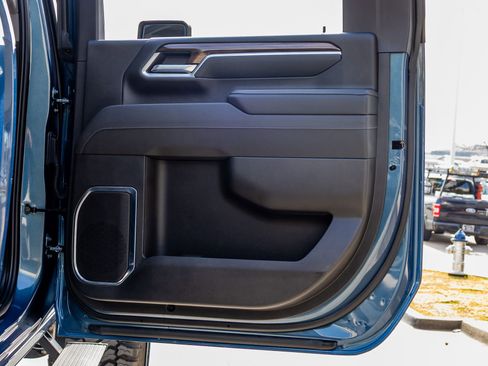 Used 2025 Chevrolet Silverado 2500 LT w/ Trail Boss Package image 38