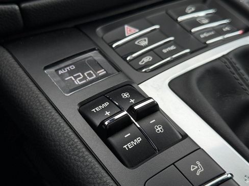 Certified 2020 Porsche Macan AWD/4WD image 34