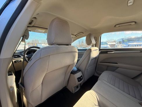 Used 2020 Ford Fusion SE FWD image 16