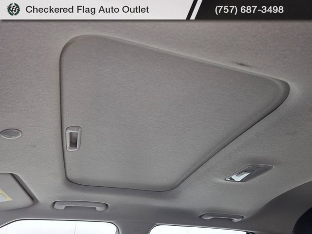 Used 2025 Hyundai Venue SEL FWD image 16