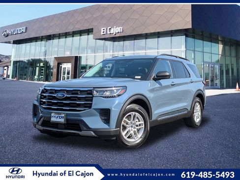 Used 2025 Ford Explorer Active RWD image 1