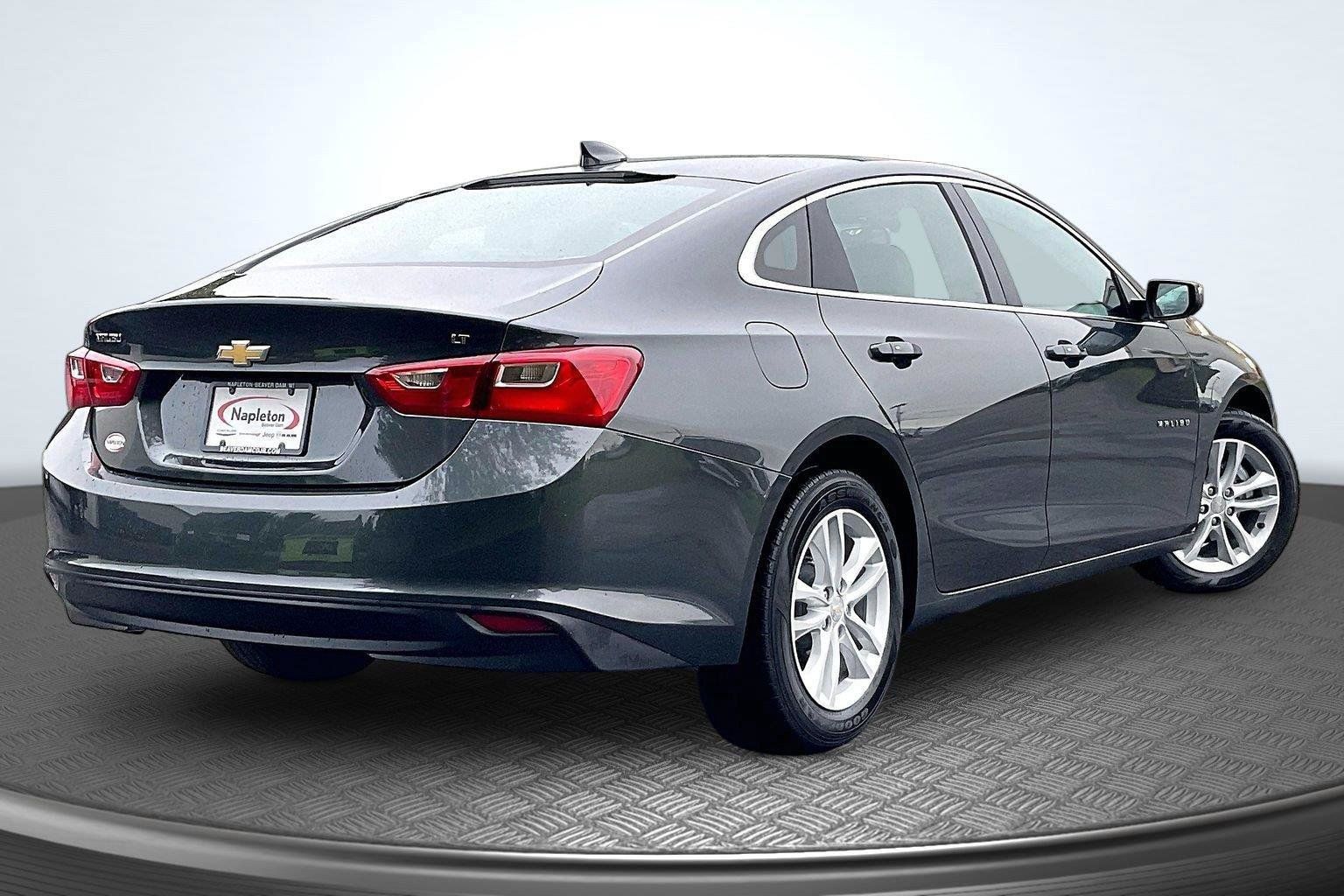 Used 2017 Chevrolet Malibu LT FWD image 2