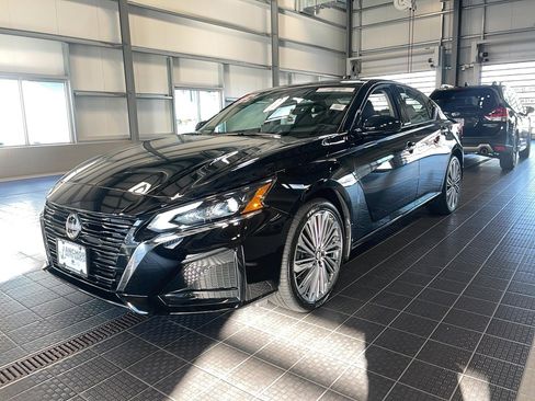 Used 2025 Nissan Altima 2.5 SL image 2