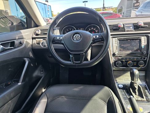 Used 2018 Volkswagen Passat 2.0T SE FWD image 9