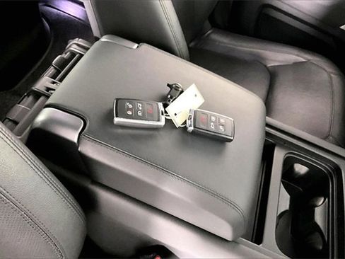 Used 2024 Land Rover Defender 110 S image 34