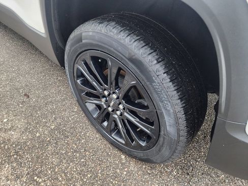 Used 2021 GMC Acadia SLE w/ Driver Convenience Package image 9