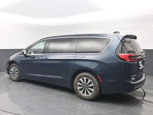 Used 2024 Chrysler Pacifica Limited FWD image 3