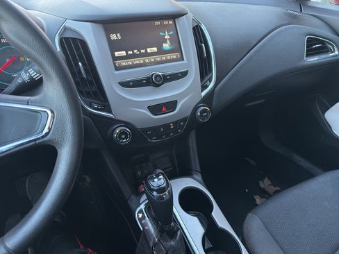Used 2018 Chevrolet Cruze LS image 11