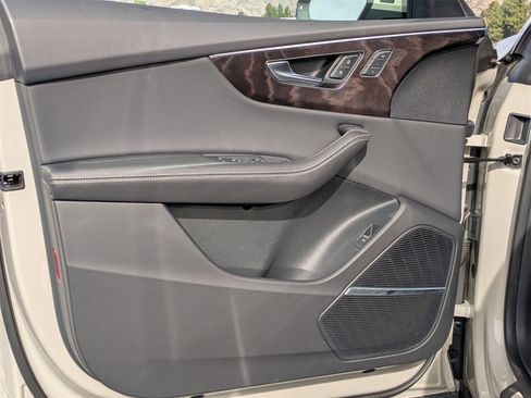 Used 2023 Audi Q8 Premium Plus w/ Premium Plus Package image 16